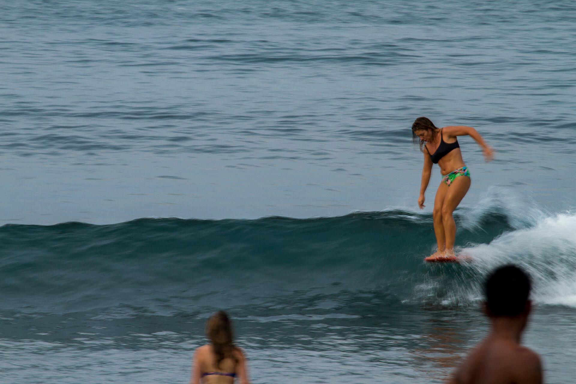 FRIDAY TUNES BY PARIS